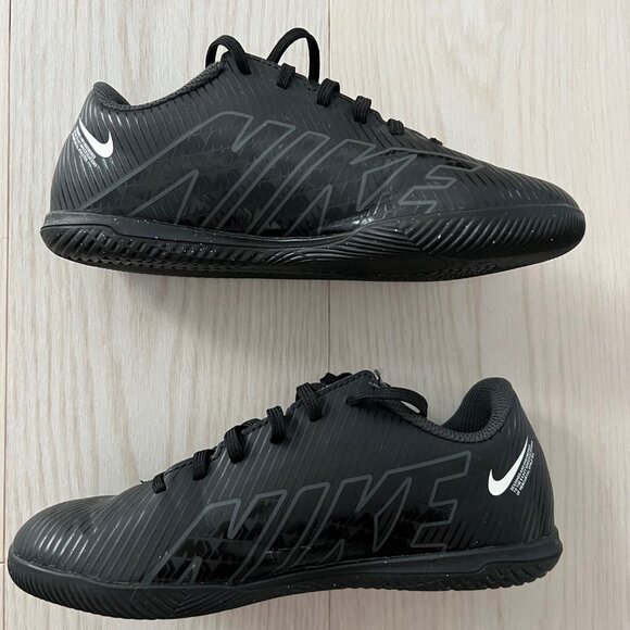 Nike Mercurial Vapor 15 Club DJ5955-001 Black Lace Up Soccer Shoes Kids size 3 - Picture 4 of 6
